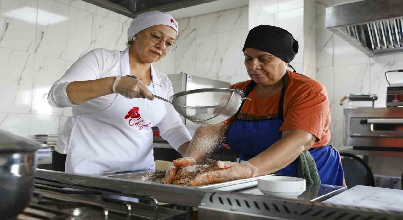 Mersinde MERCEKten ücretsiz ‘Aşçı Çırağı Kursu desteği