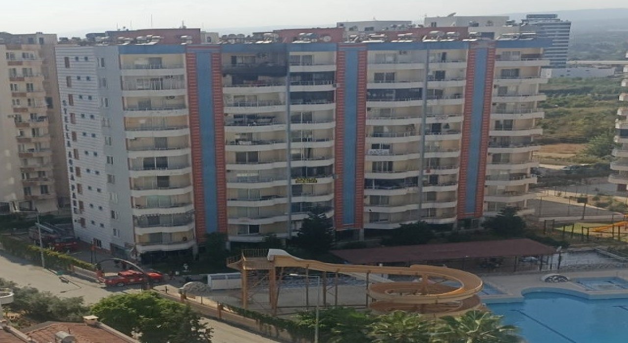 Mersinde tatil sitesinde yangın