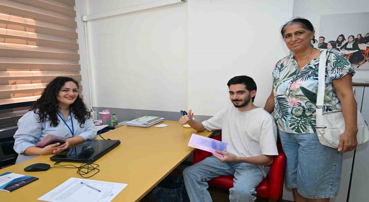 Mersinde üniversiteyi kazanan öğrencilere geri ödemesiz öğrenim desteği