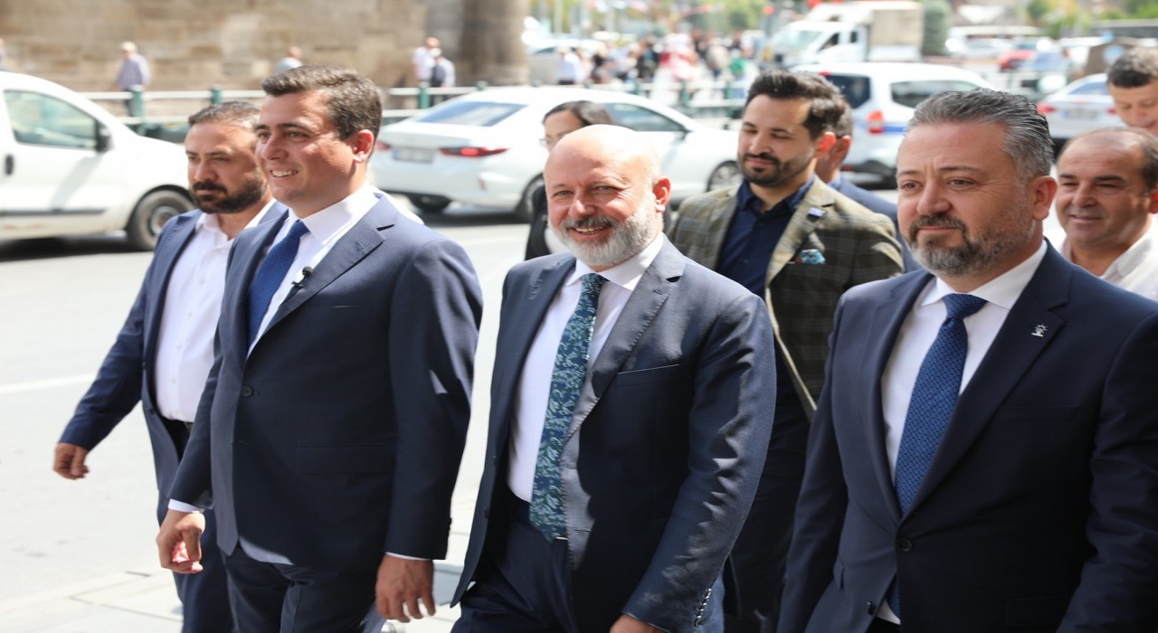 Milletvekili Gökçekten Başkan Çolakbayrakdara övgü ve teşekkür