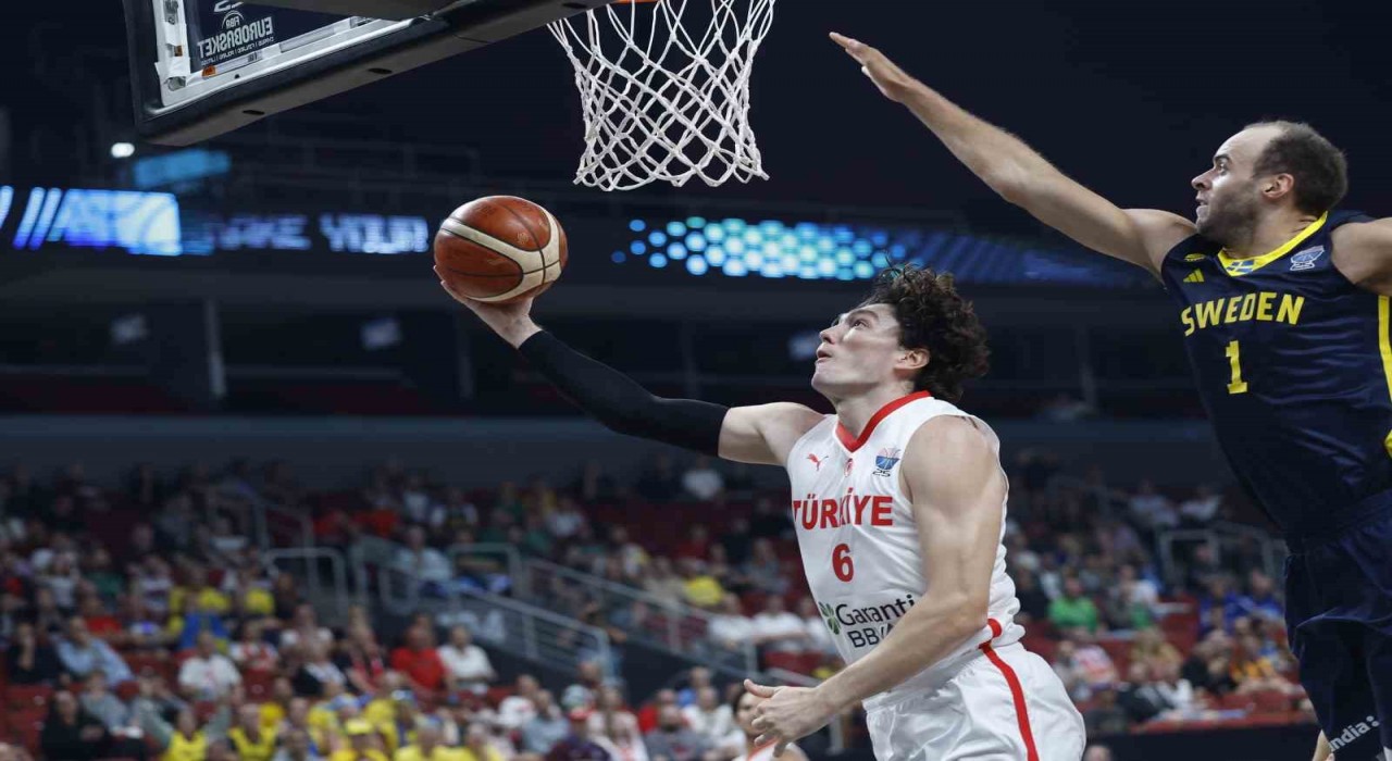 Milliler, Avrupa Basketbol Şampiyonasında çeyrek finale yükseldi