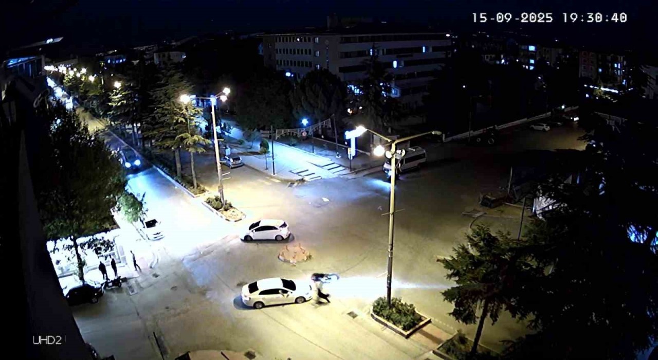 Motosikletle çarpışan otomobilin sürücüsü durmadan kaçtı