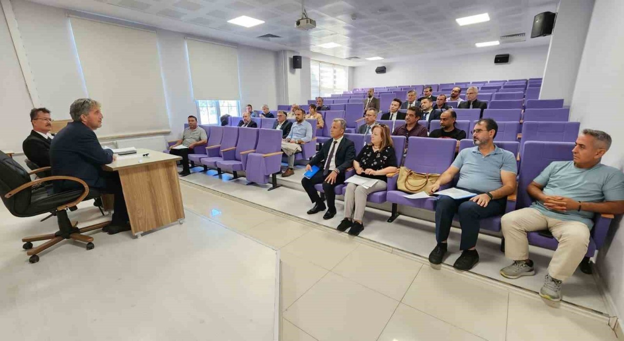 Müdür Yılmaz okul müdürleri ve koordinatör öğretmenlerle buluştu