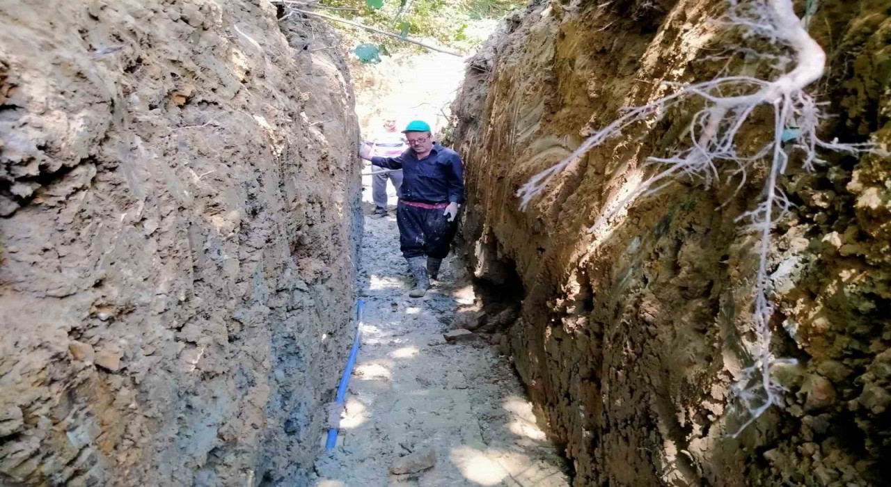 Muhtar ve köylülerin desteğiyle iki mahalle suyuna kavuştu