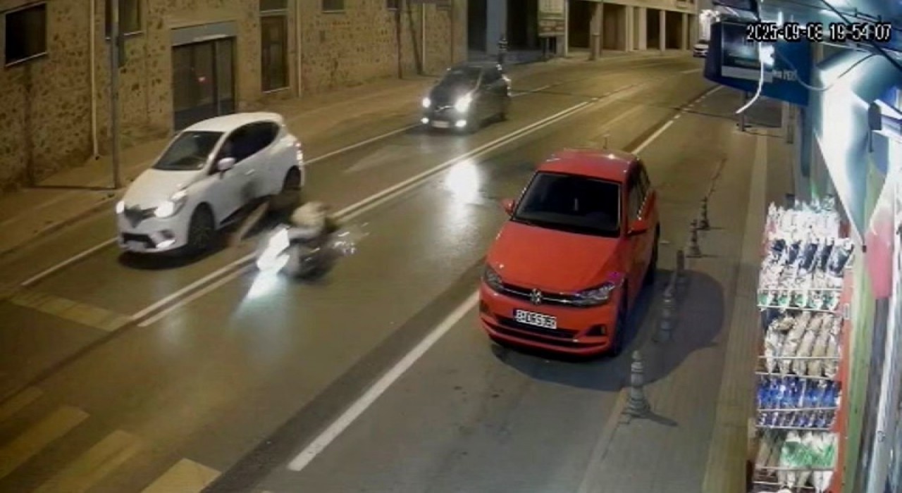 Muratlıda motosiklet kazası kameraya yansıdı