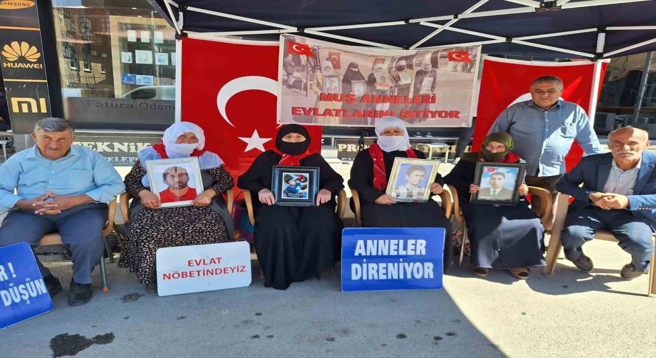Muşta annelerin evlat nöbeti devam ediyor