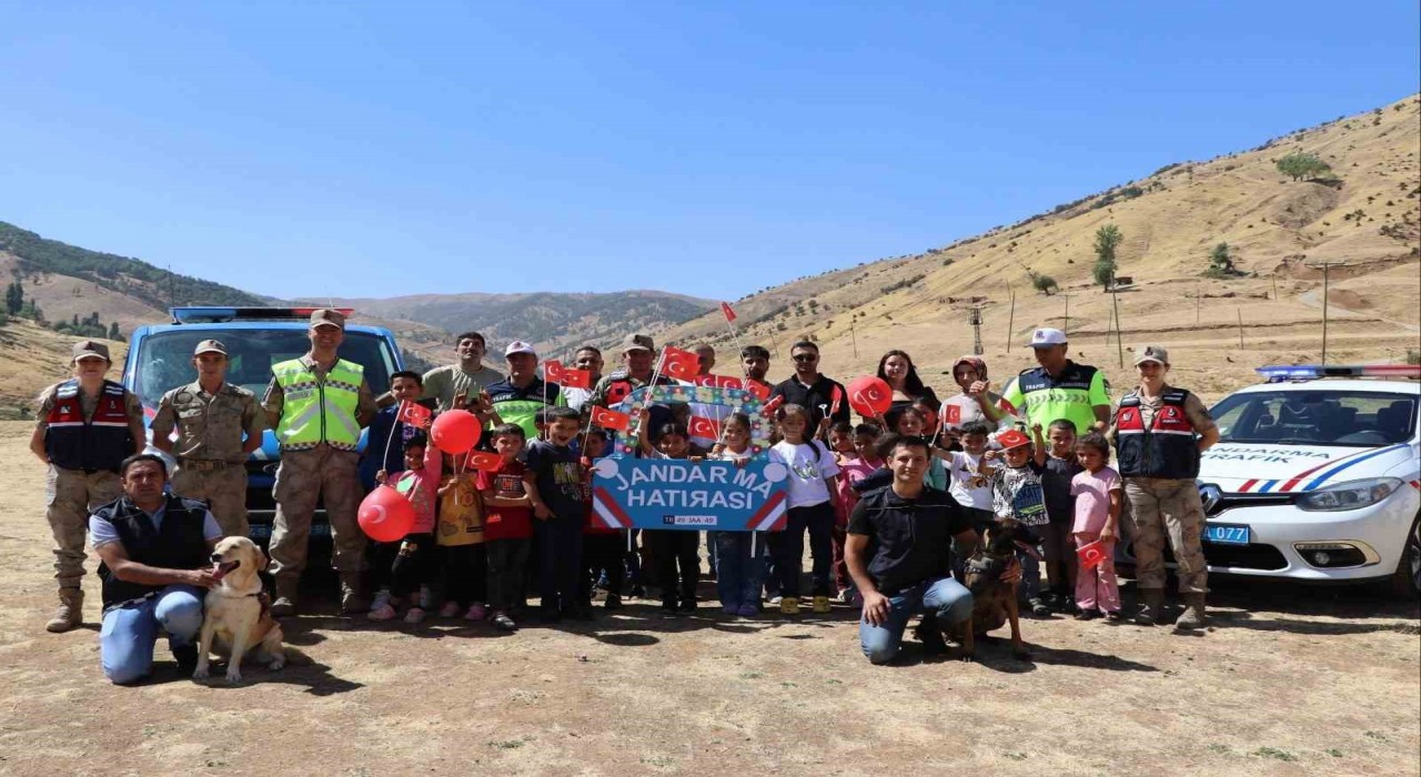 Muşta jandarmadan öğrencilere sürpriz ziyaret