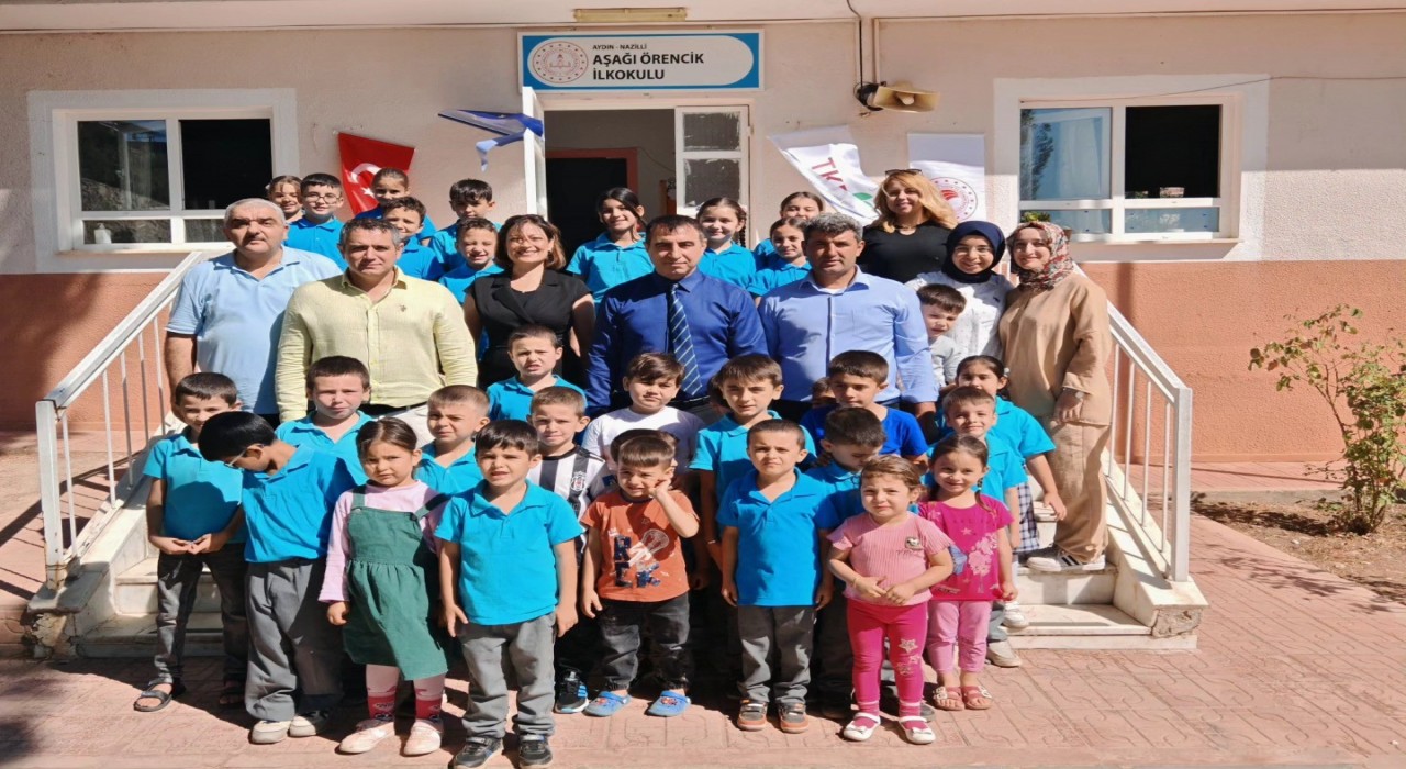 Nazillide öğrenciler zeytin fidanlarını toprakla buluşturdu