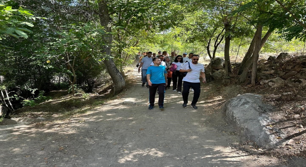 Niğdede Halk Sağlığı Haftası etkinlikleri kapsamında doğa yürüyüşü