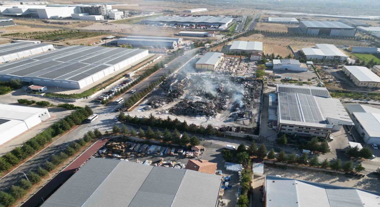 Niğdedeki fabrika yangını 10 saatlik çalışma ile söndürüldü