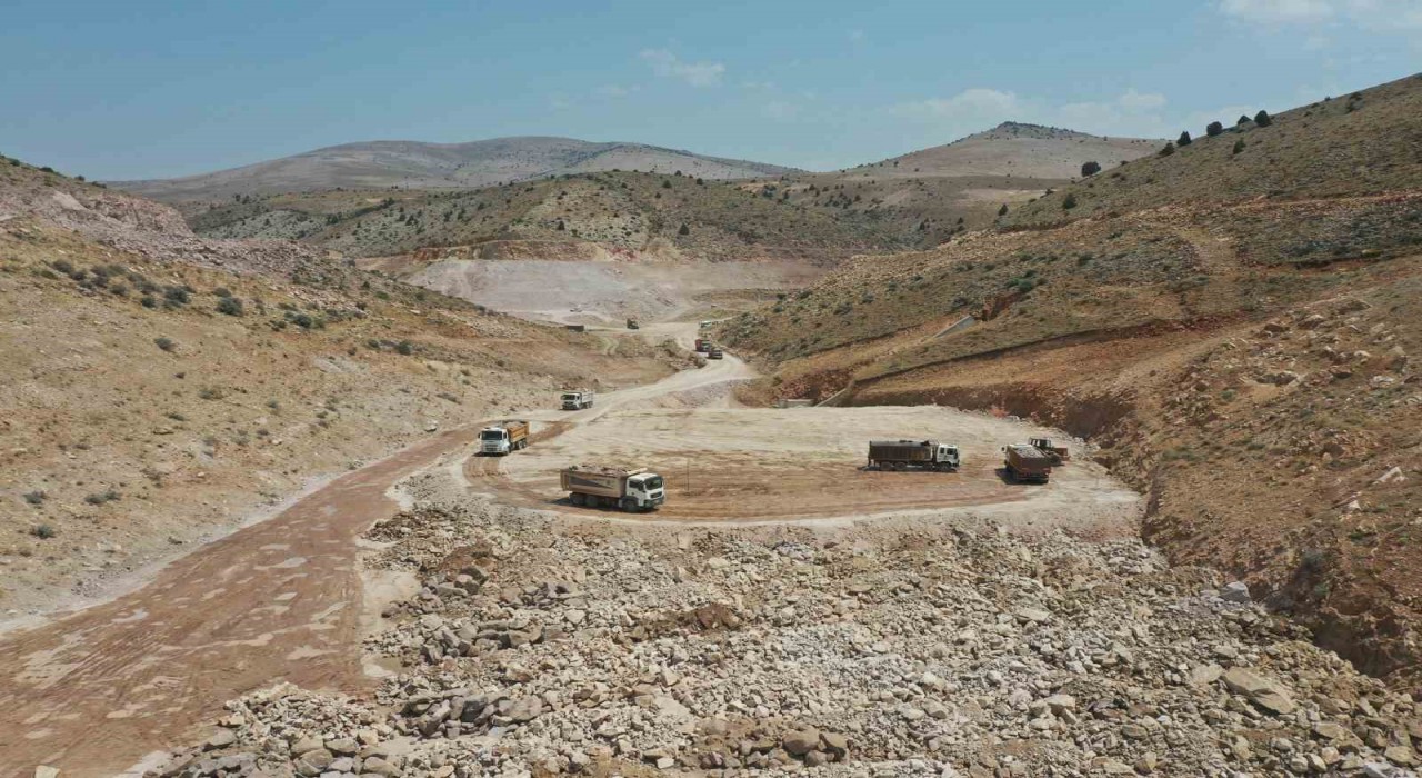 Niğdenin Halaç Göletinde çalışmalar devam ediyor