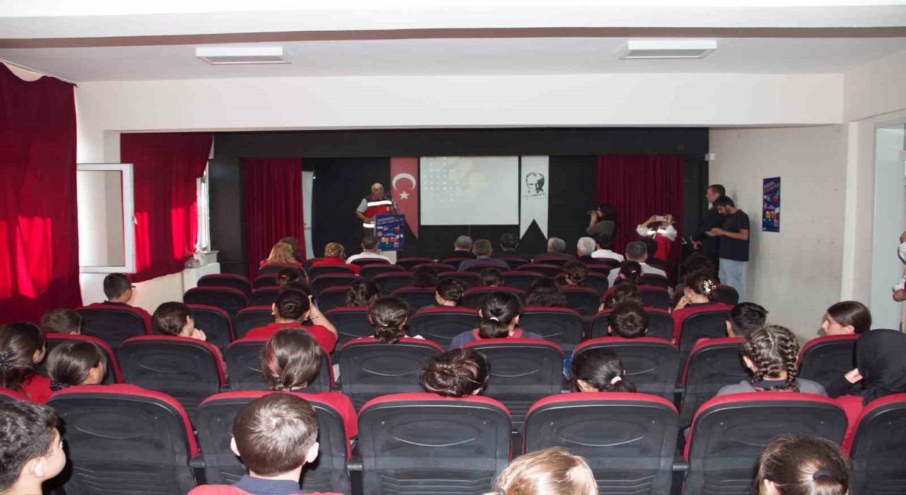 Öğrencilere kokarca semineri