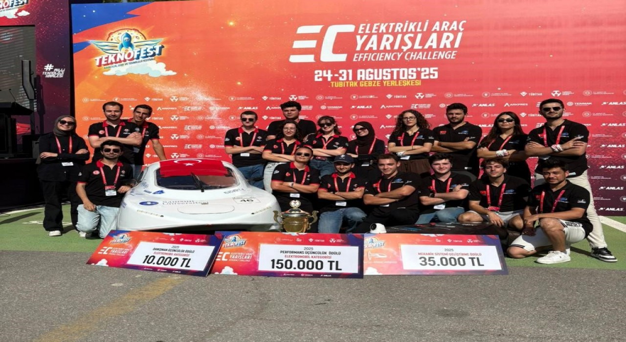 Öğrencilerinden TEKNOFESTte çifte gurur