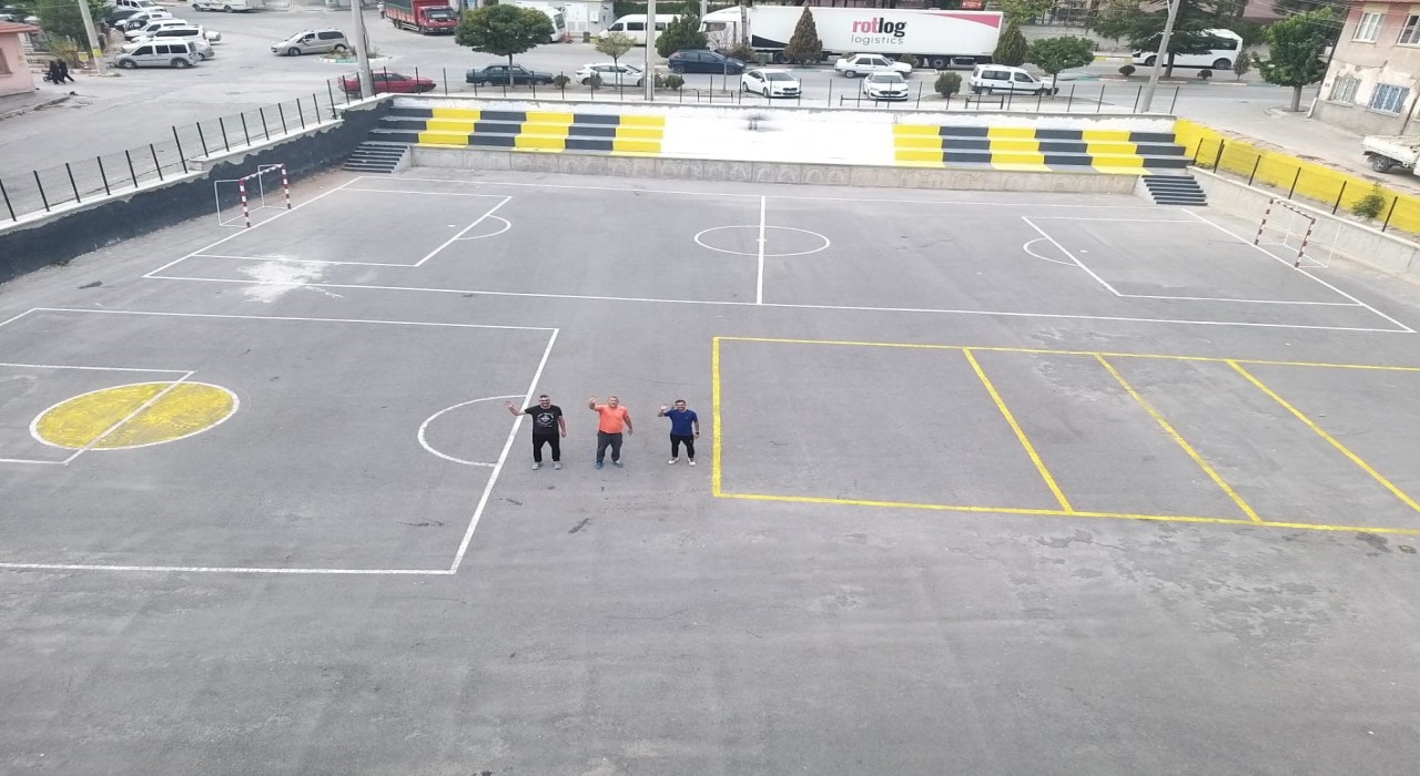 Öğretmenlerden örnek davranış