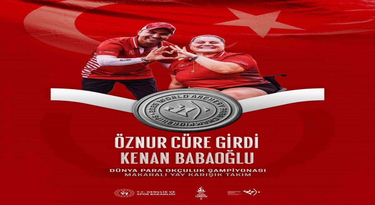 Okçulukta Makaralı Yay Karışık Takımından gümüş madalya