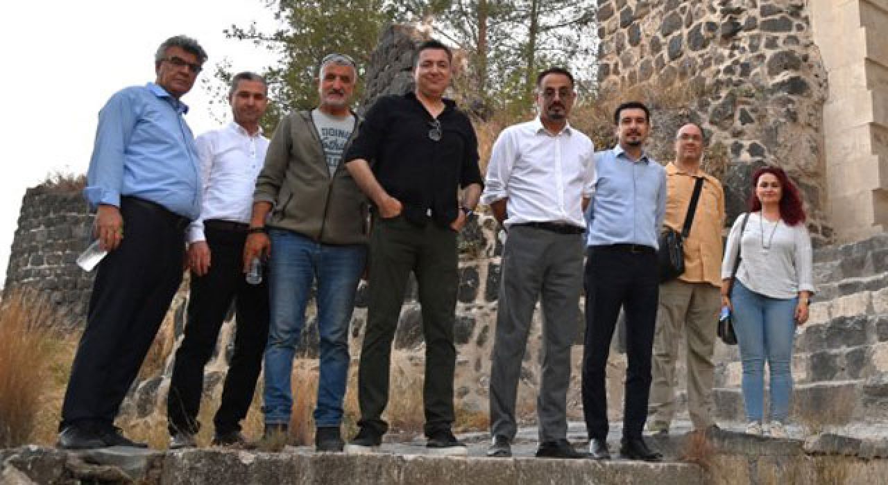 OKÜ Rektörü Uzun, Toprakkale Kalesi’nde Kazı Çalışmalarını İnceledi