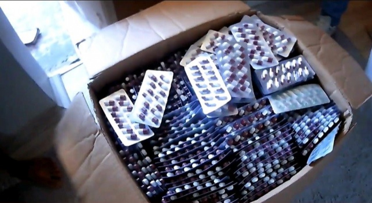 Okul önünde uyuşturucu satarken yakalandı