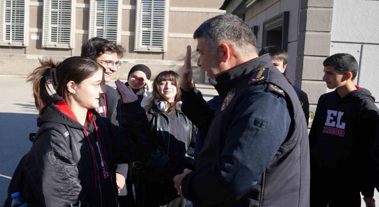 Okullar bizim kırmızı çizgimiz