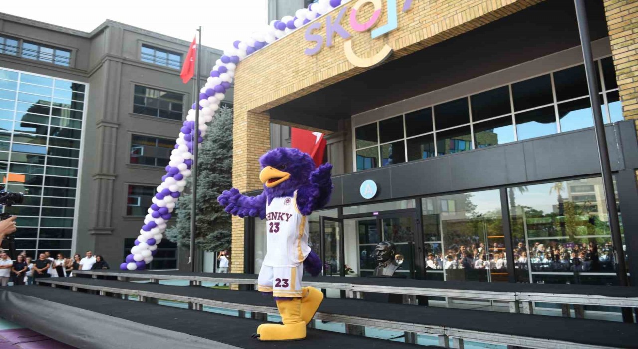 Okulun maskotu Kaya zumba dansı yaptı