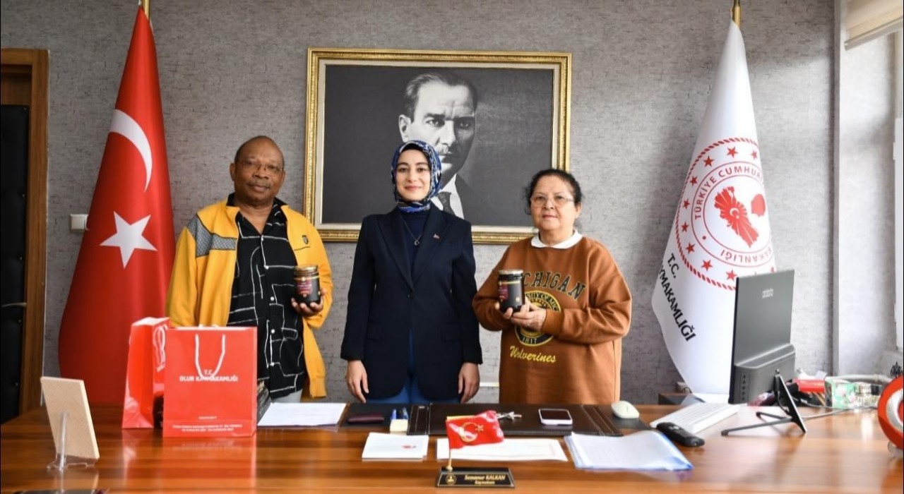 Olur Kaymakamı Semanur Kalkana Afrikadan anlamlı ziyaret