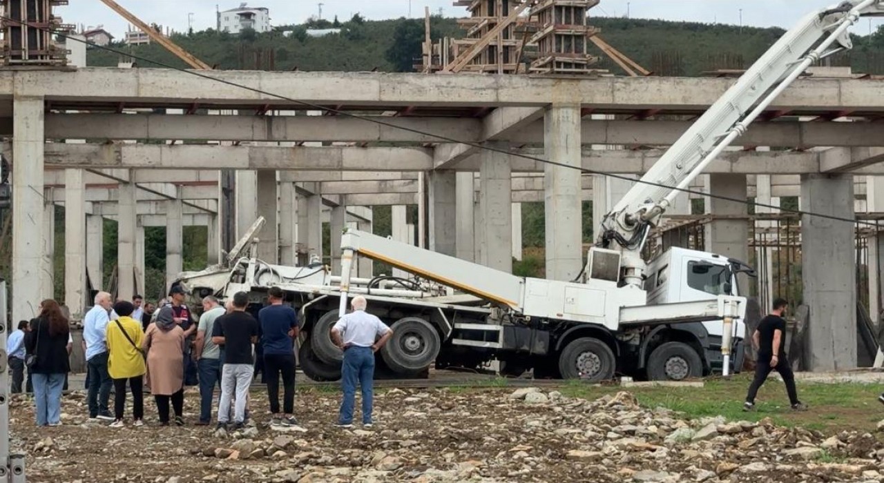 Orduda inşaatta beton mikseri devrildi: 1 ölü