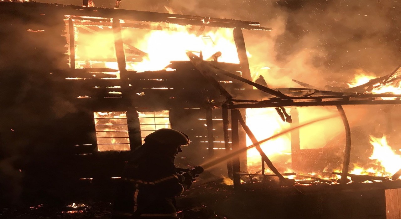 Orduda yangın korkuttu: 2 katlı ev kullanılamaz hale geldi