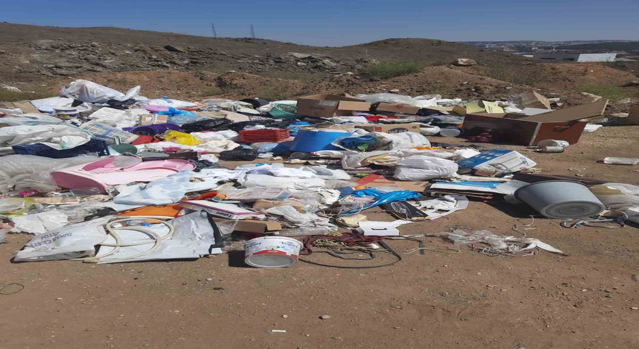 Orhangazi Mahallesinde boş arazi çöplüğe döndü