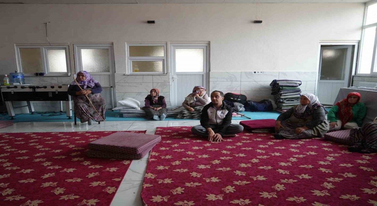 Orman yangıları sebebiyle tahliye edilen vatandaşlar Kuran kurslarına yerleştirildi