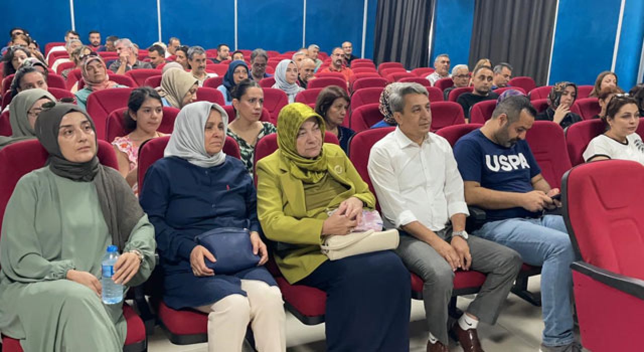 Osmaniye’de Öğretmenlere Yönelik Koruyucu Aile Bilgilendirme Toplantısı