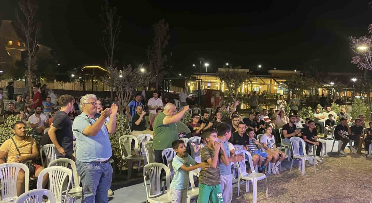 Osmaniyeliler, A Milli Basketbol Takımının zaferini dev ekranda izledi