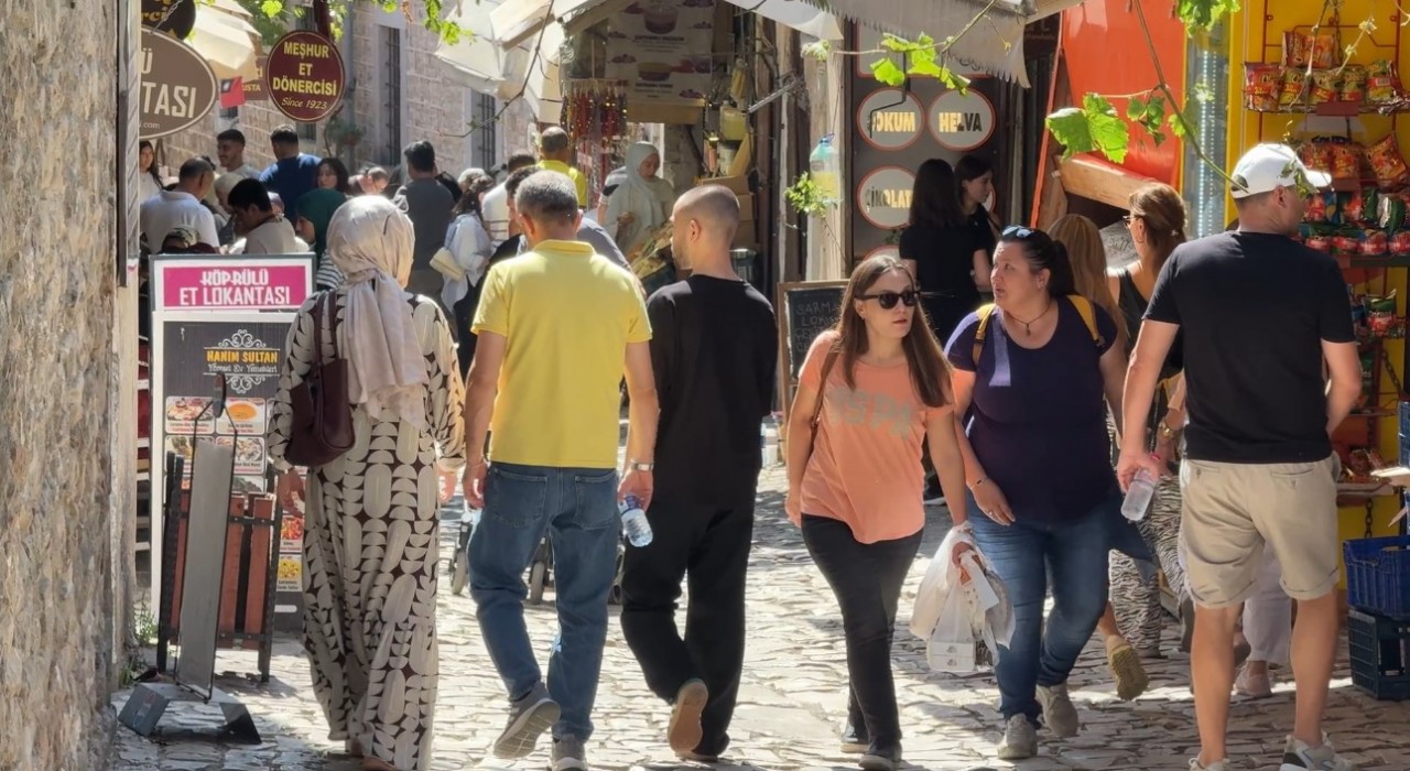 Osmanlı kenti Safranboluda hafta sonu hareketliliği yaşanıyor