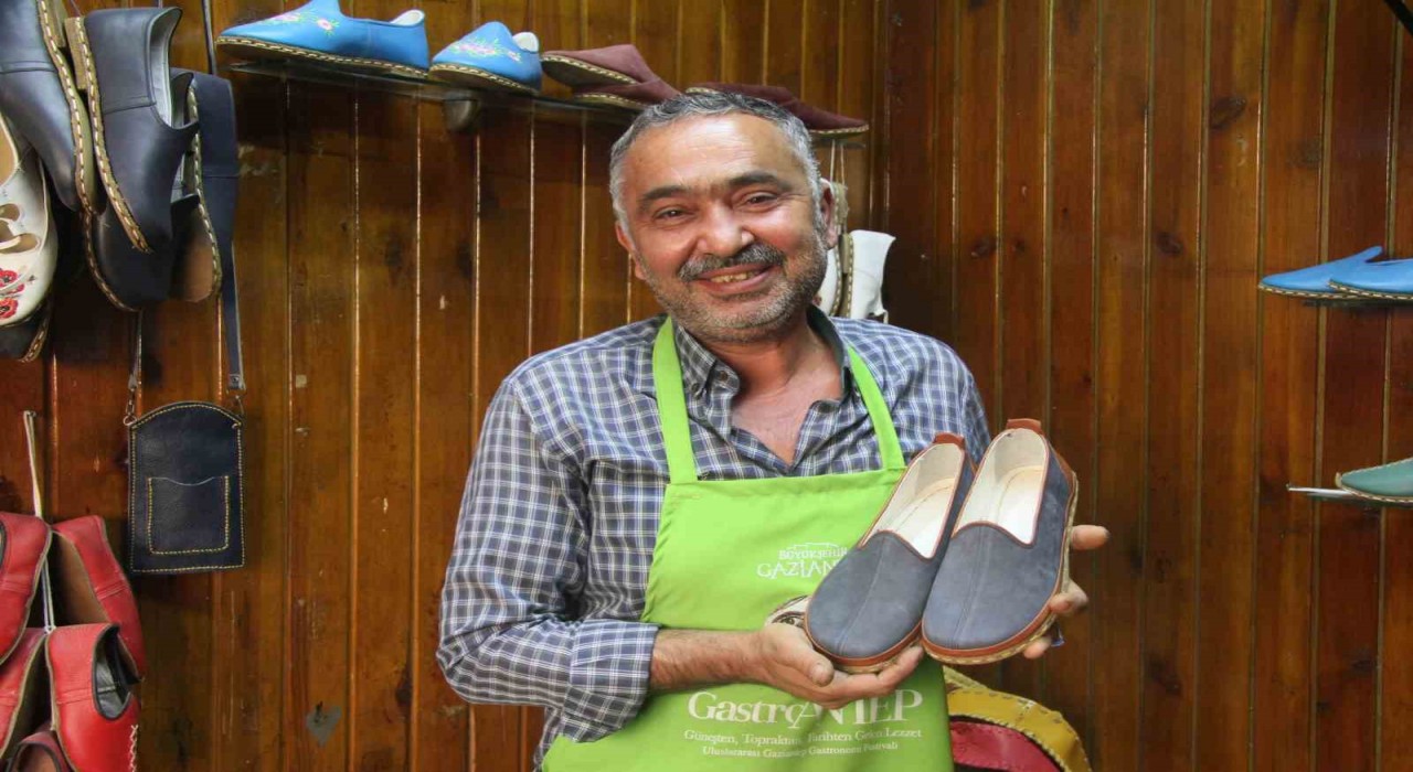 Oto boyacı ustası, çocukluk hayali köşkerliğe yıllar sonra kavuştu