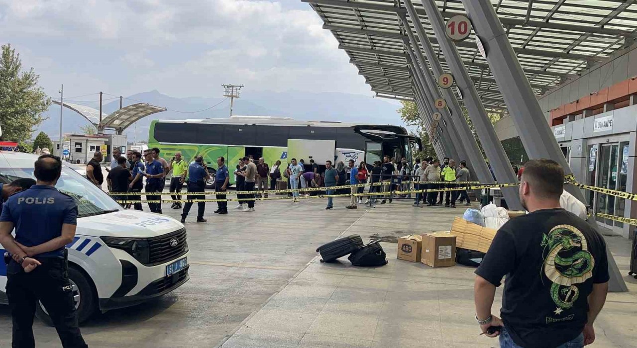 Otogarda kızını vuran babayı vatandaşlar darbetti