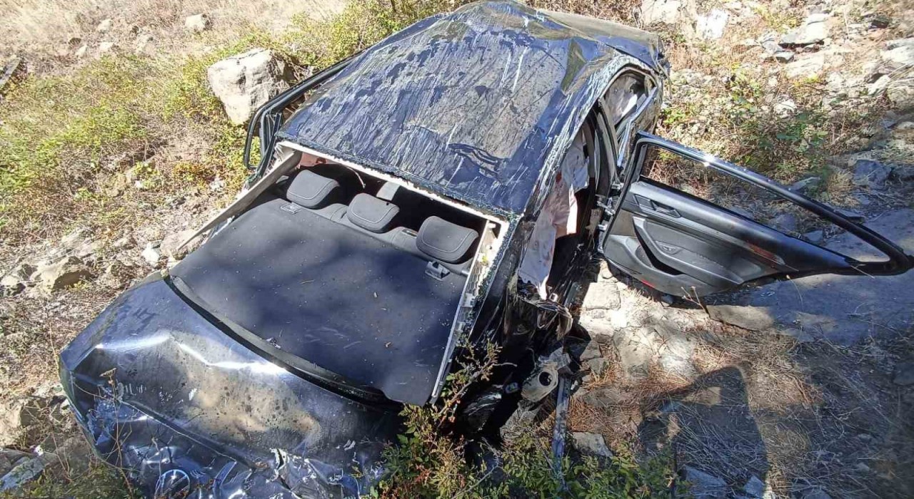 Otomobil hurdaya döndü, sürücüsü yaralı kurtuldu