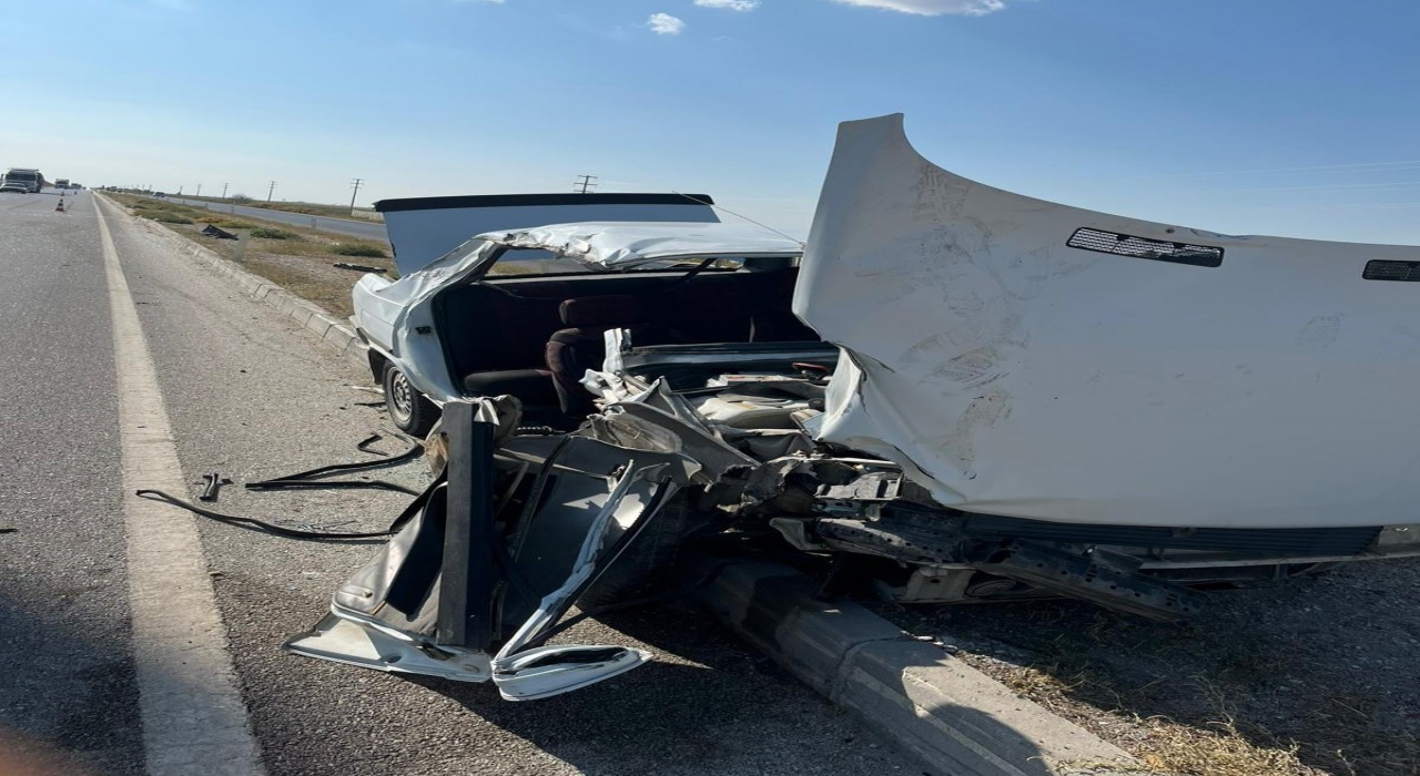 Otomobil tıra çarptı: 2 yaralı