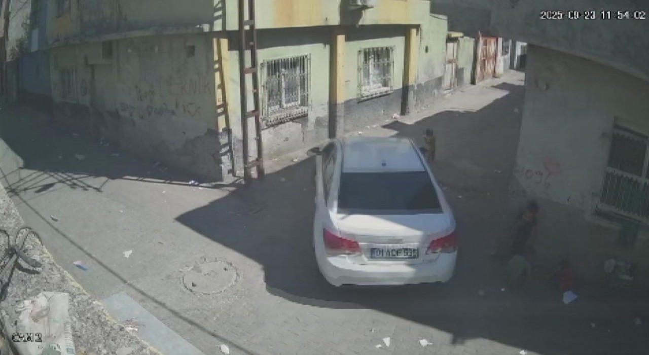 Otomobilin çarptığı 2 yaşındaki Cumali hayatını kaybetti: Kaza anı kamerada