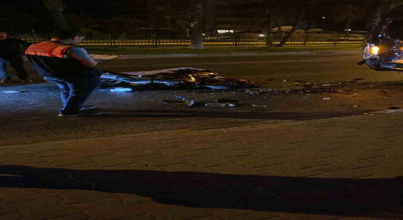 Otomobille çarpışan motosikletin sürücüsü hayatını kaybetti