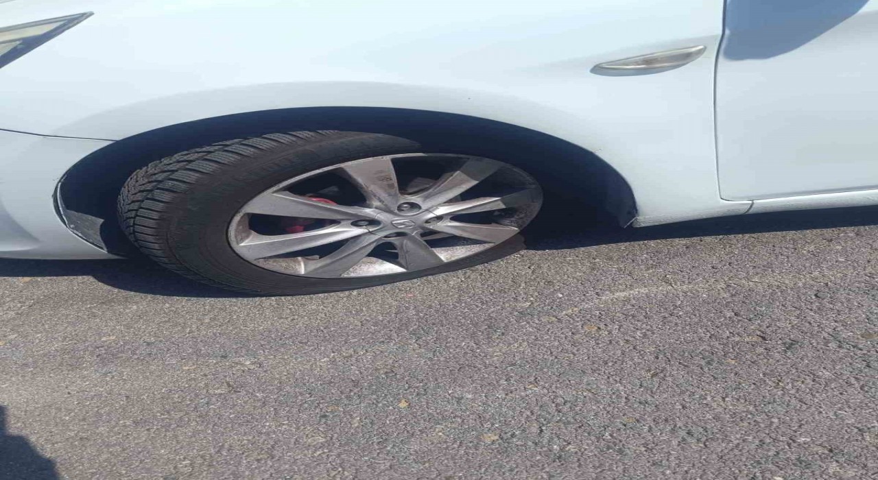 Otomobillerin lastiklerine zarar veren şahıs kameralara yakalandı