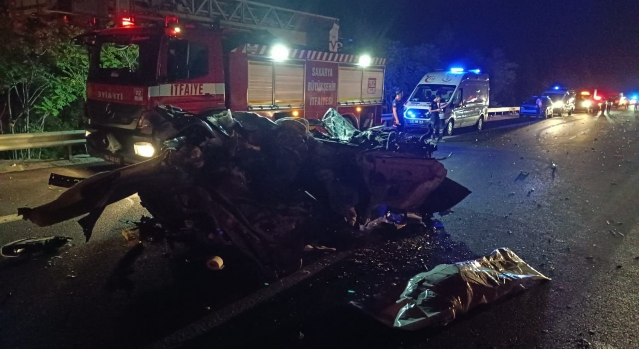 Sakarya Otoyolunda Feci Kaza: 1 Ölü, 1 Yaralı