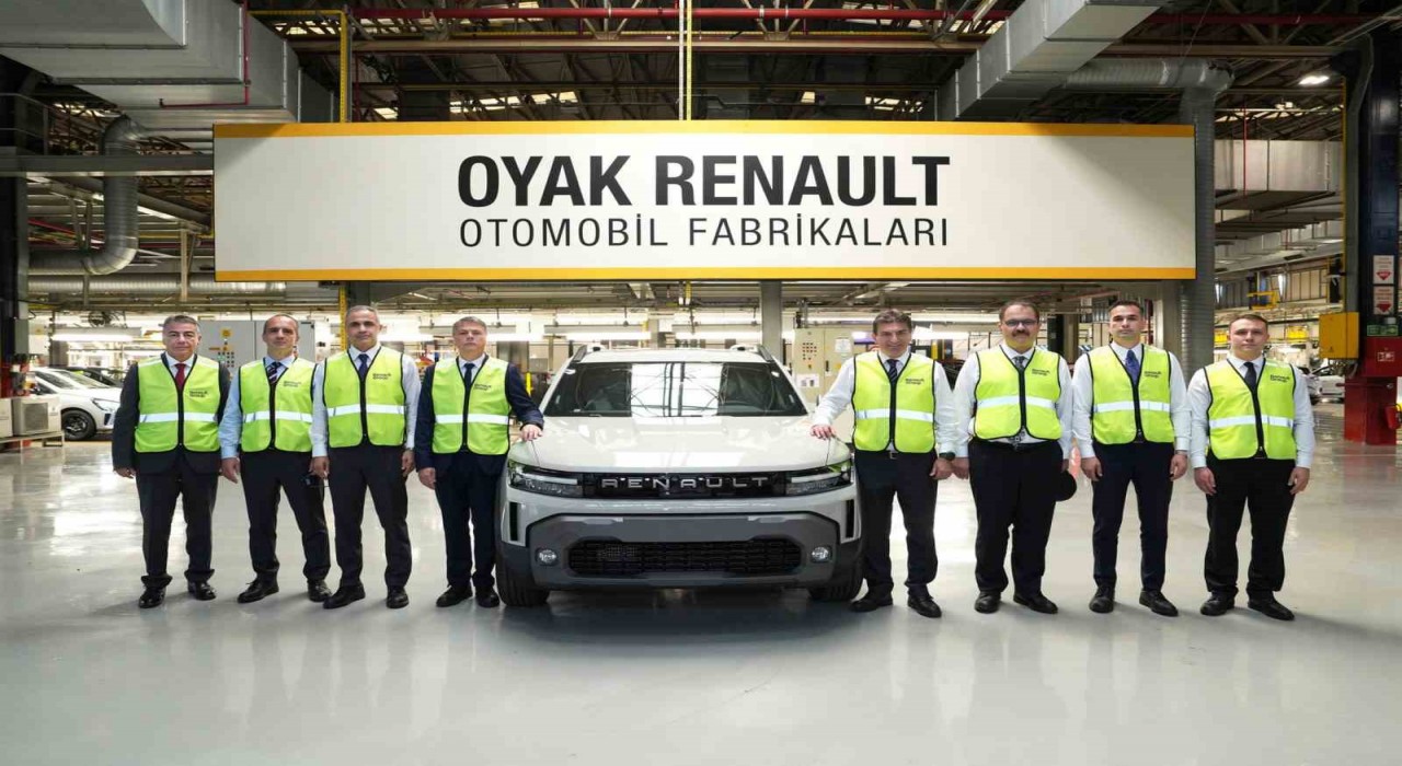 OYAK Genel Müdürü Murat Yalçıntaş, Renaultnun Bursa üssünde üretim hattını inceledi