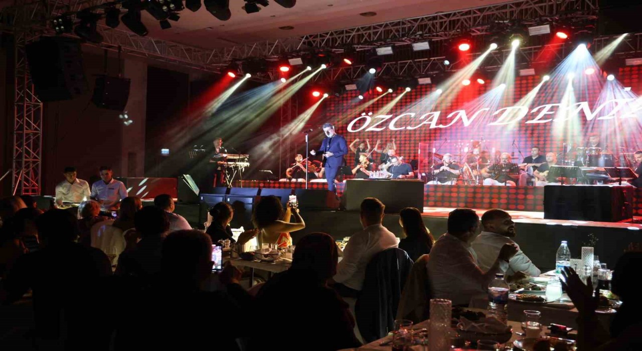 Özcan Deniz Kapadokyada sahne aldı