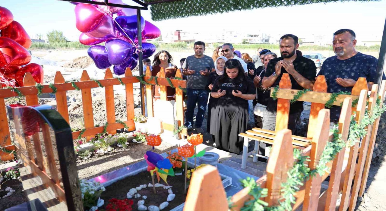 Özel hastanenin ihmali sonucu öldüğü iddia edilmişti: Yasmin doğum gününde kabri başında balonlarla anıldı