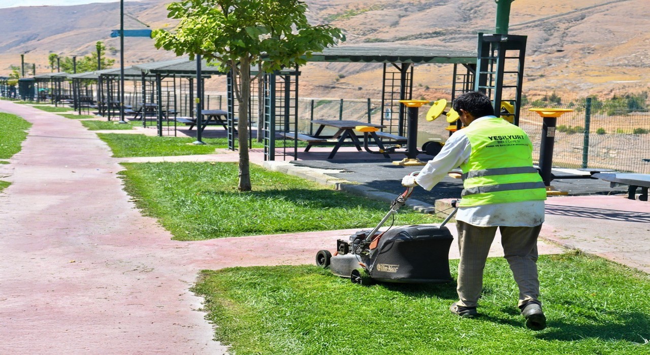 Parklarda yenileme çalışmaları vatandaşlardan tam not aldı