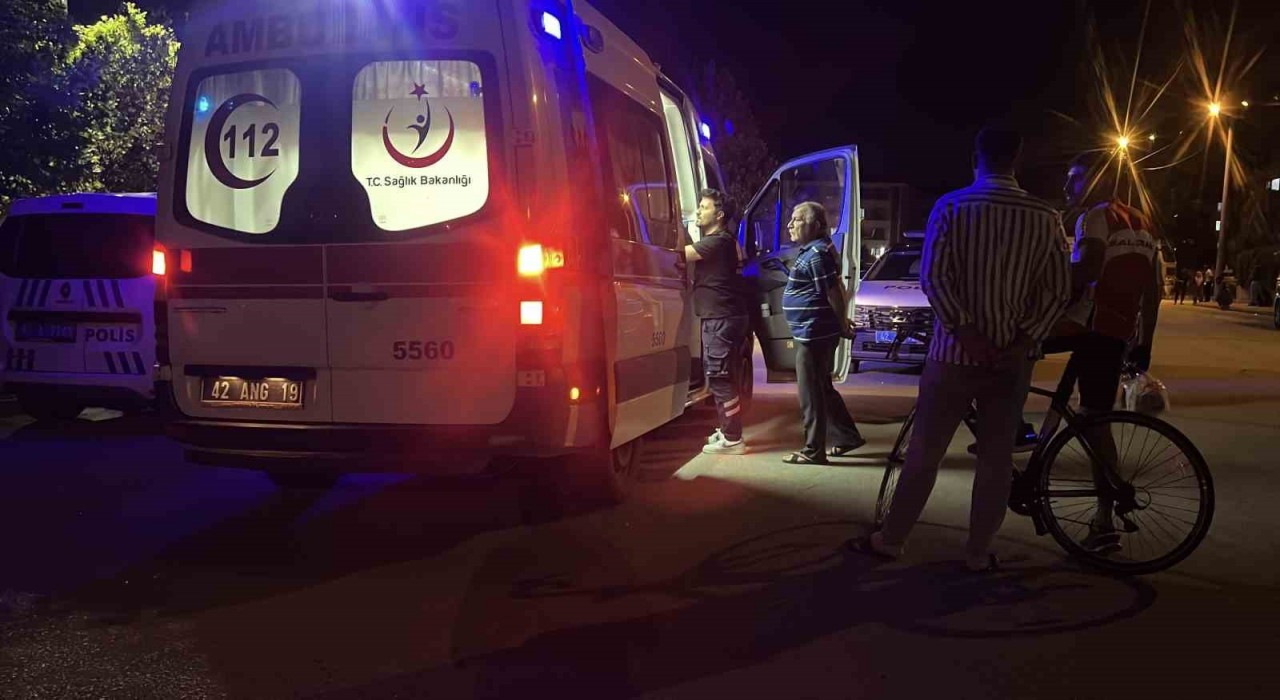 Parkta üvey babasını bıçakladı