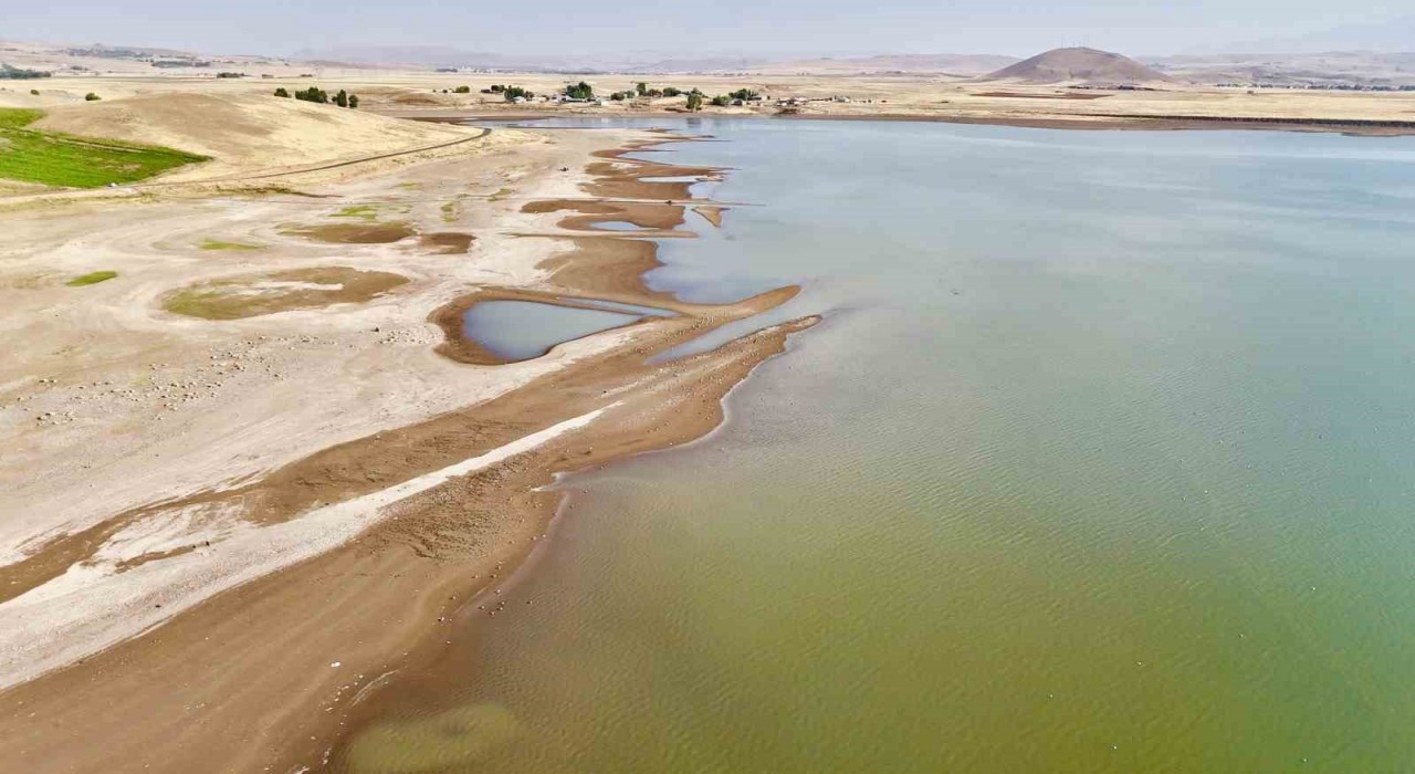 Patnos Barajında  su seviyesi alarm veriyor