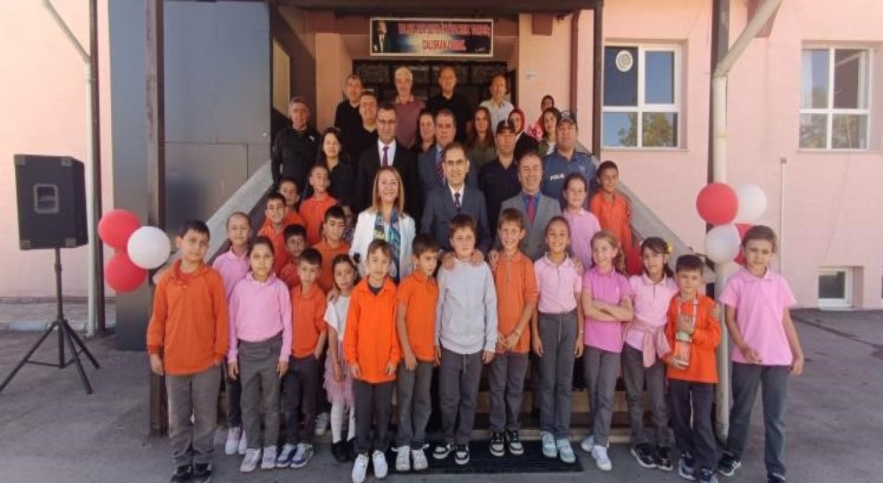 Pazaryerinde protokol üyeleri öğrencilerle bir araya geldi