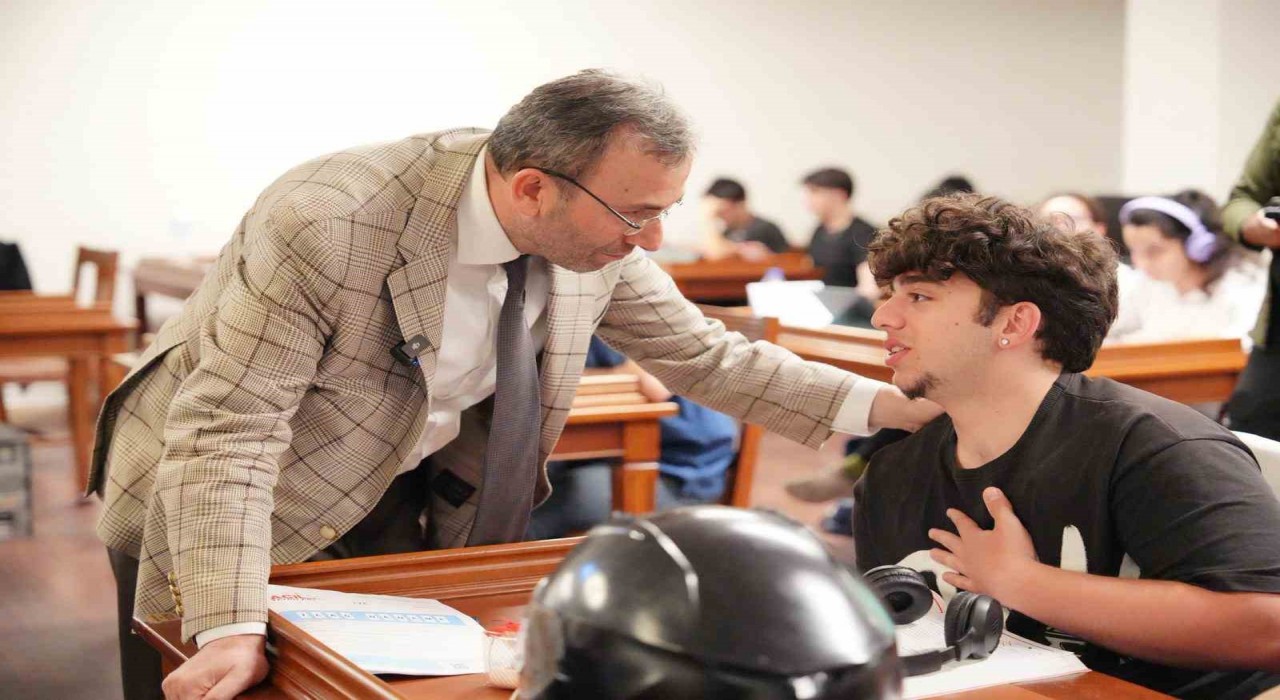 Pendikte eğitim müjdesini Başkan Ahmet Cin duyurdu: Üniversiteyi kazanan gençlere 15 bin TL destek