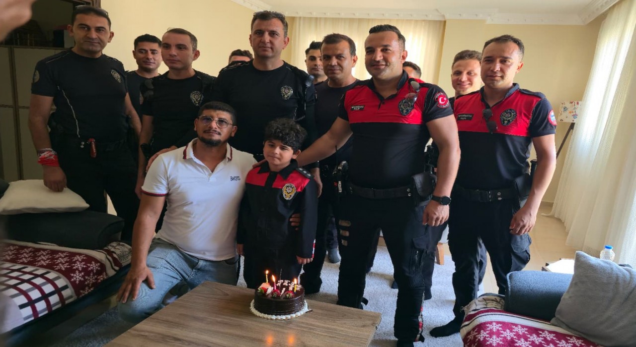 Polis ekiplerinden DMD hastası Miraça unutulmaz doğum günü sürprizi