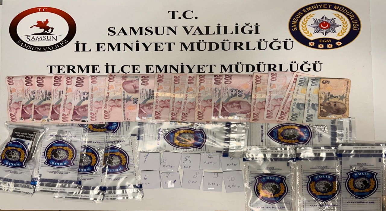 Polisin kovalamaca sunucu yakaladığı araçta uyuşturucu çıktı: 3 gözaltı