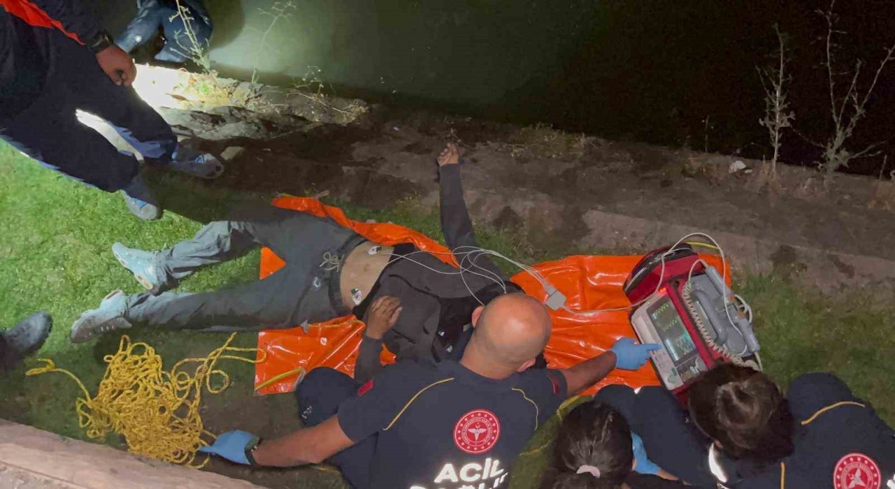Porsuk Çayına düşen genç ağır yaralandı
